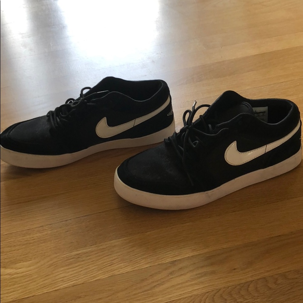Shoes - Picture 2 of 2